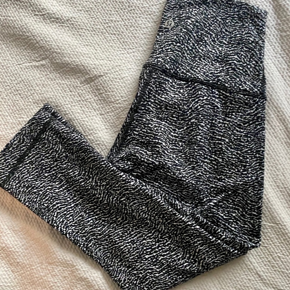 Lululemon crops 🍋